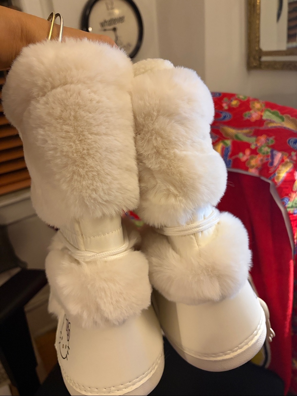 Hello Kitty MoonBoots!! - Picture 4 of 8